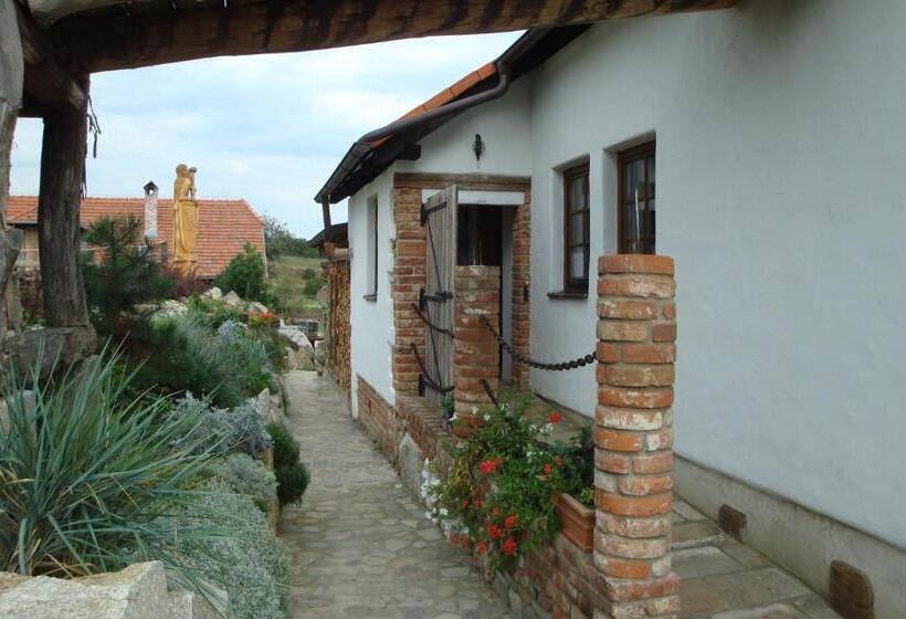 آپارتمان 2 خوابه, Osada Havranů