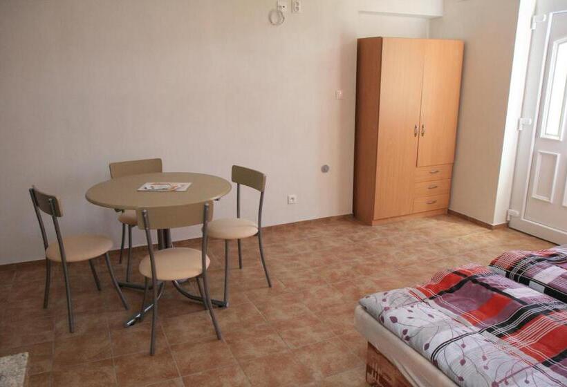 اتاق استاندارد چهار تخته, Penzion Atlas