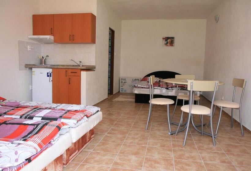 Economy Triple Room, Penzion Atlas