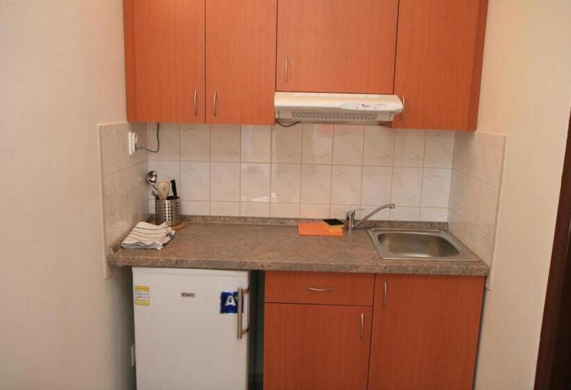 Economy Quadruple Room, Penzion Atlas
