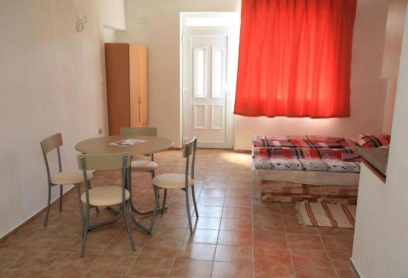 Economy Quadruple Room, Penzion Atlas