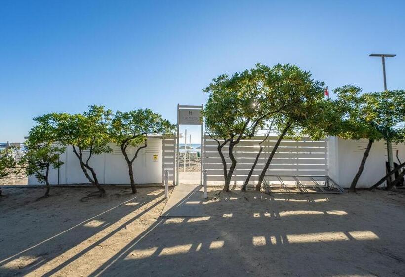 اتاق استاندارد سه نفره, La Pineta