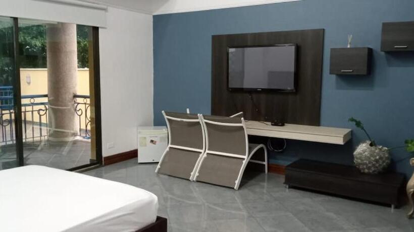 سوییت جونیور, Porto Bello Hotel Boutique