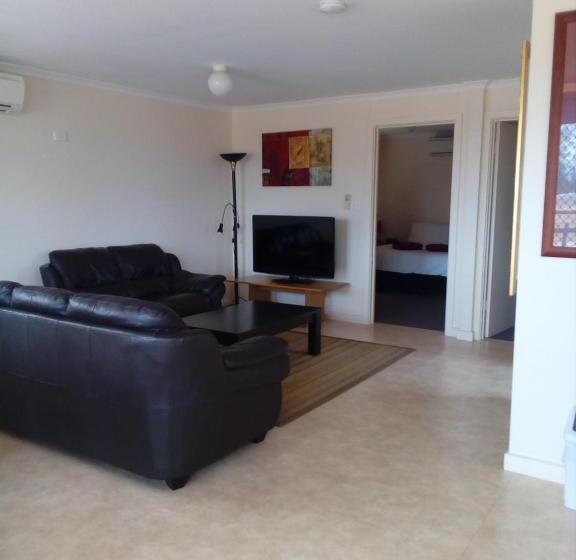 اتاق لوکس خانوادگی, Airport Whyalla Motel