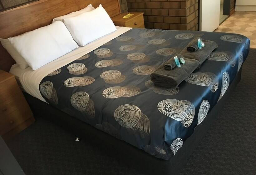 اتاق خانوادگی, Airport Whyalla Motel