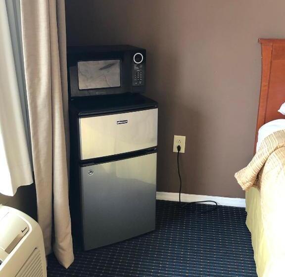اتاق استاندارد با تخت بزرگ, Americas Best Inn   Savannah I 95