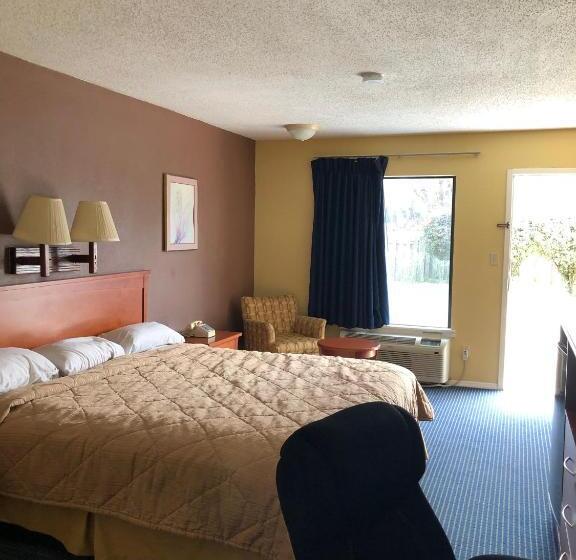 اتاق استاندارد با تخت بزرگ, Americas Best Inn   Savannah I 95