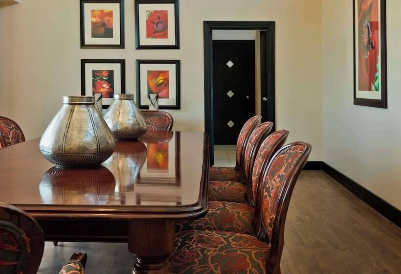 سوئیت پرزیدنت, Avani Lesotho Hotel & Casino