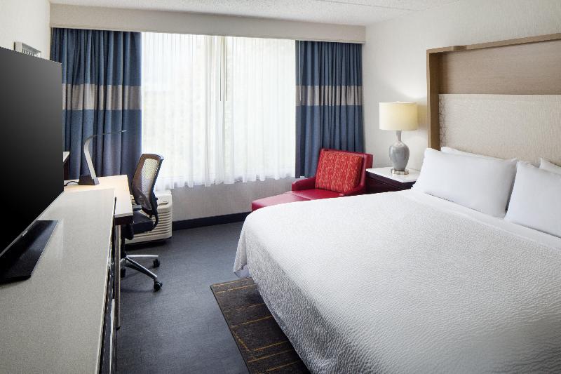 اتاق استاندارد با تخت دو نفره بزرگ برای معلولان, Fairfield Inn & Suites Calhoun