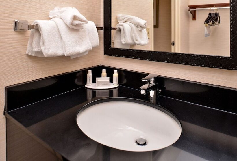 سوییت اجرایی, Fairfield Inn & Suites Louisville North