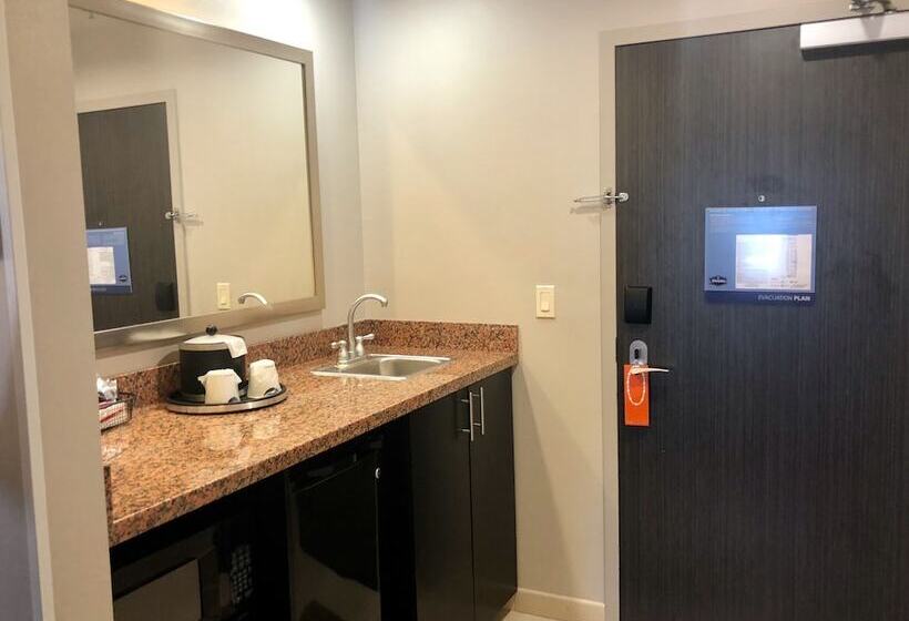 استودیو استاندارد با تخت کینگ, Hampton Inn & Suites Tulsa/central
