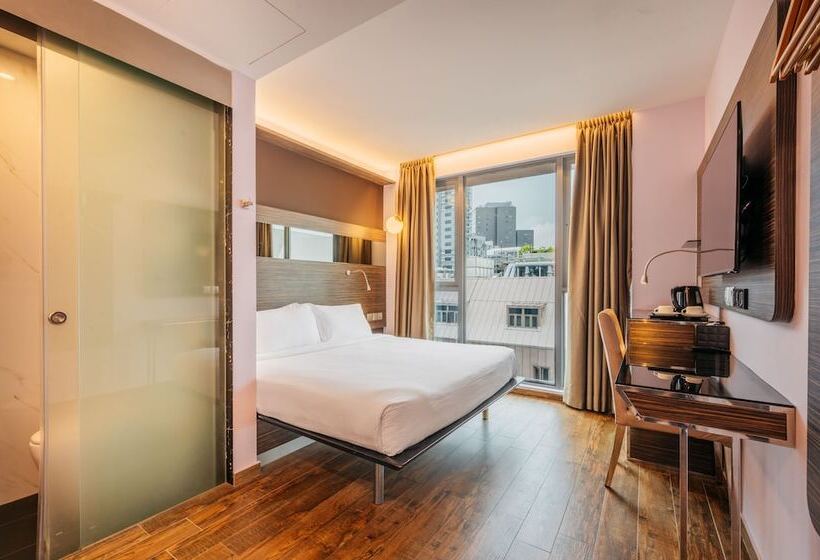 Classic Room Double Bed, Mercure Singapore Tyrwhitt