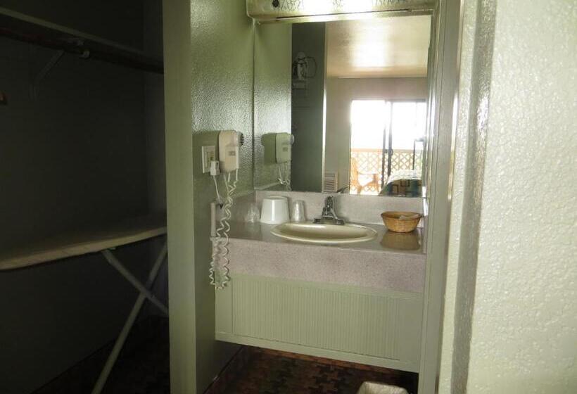 اتاق استاندارد با تخت بزرگ برای معلولان, Ocean Gate Inn