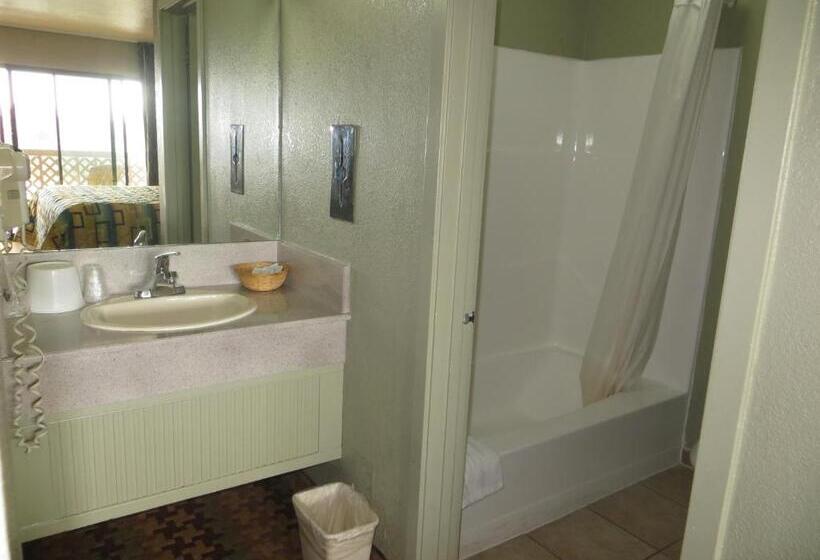 اتاق استاندارد با تخت بزرگ برای معلولان, Ocean Gate Inn