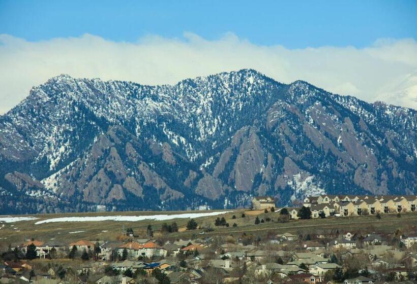 Studio Standard Lit King Size, Renaissance Boulder Flatiron