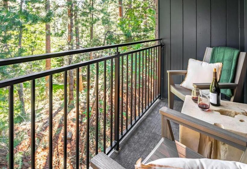 اتاق استاندارد چهارنفره با بالکن, The Incline Lodge
