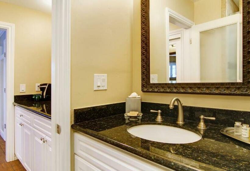 اتاق استاندارد, Wayside Inn