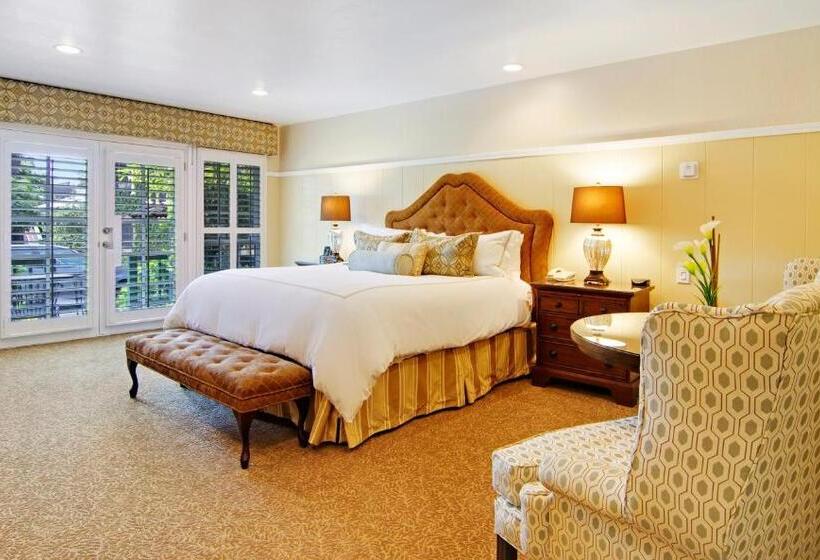 اتاق استاندارد با تخت بزرگ, Wayside Inn