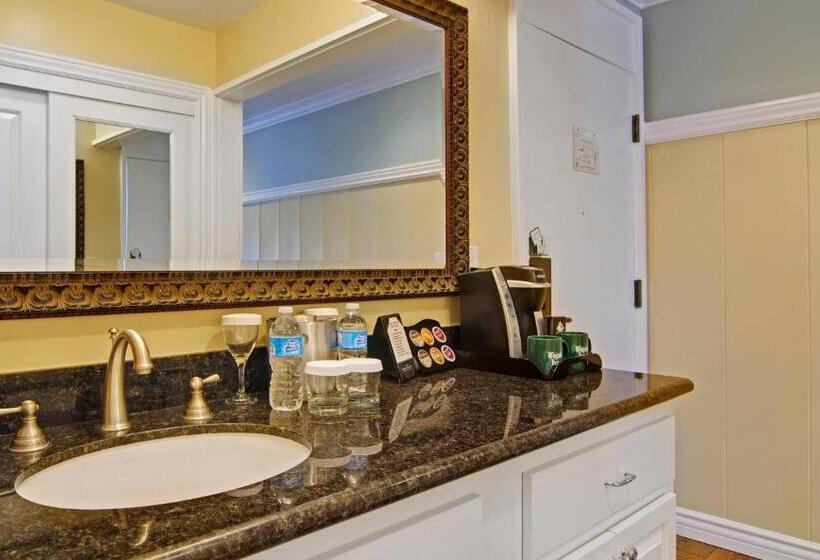 اتاق استاندارد با تخت بزرگ, Wayside Inn