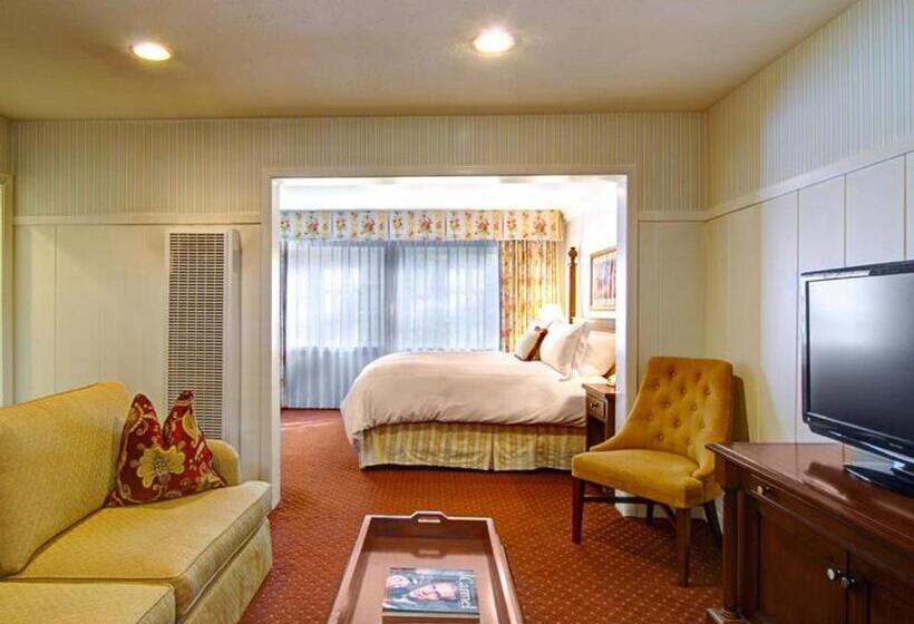Deluxe Suite King Bed, Wayside Inn