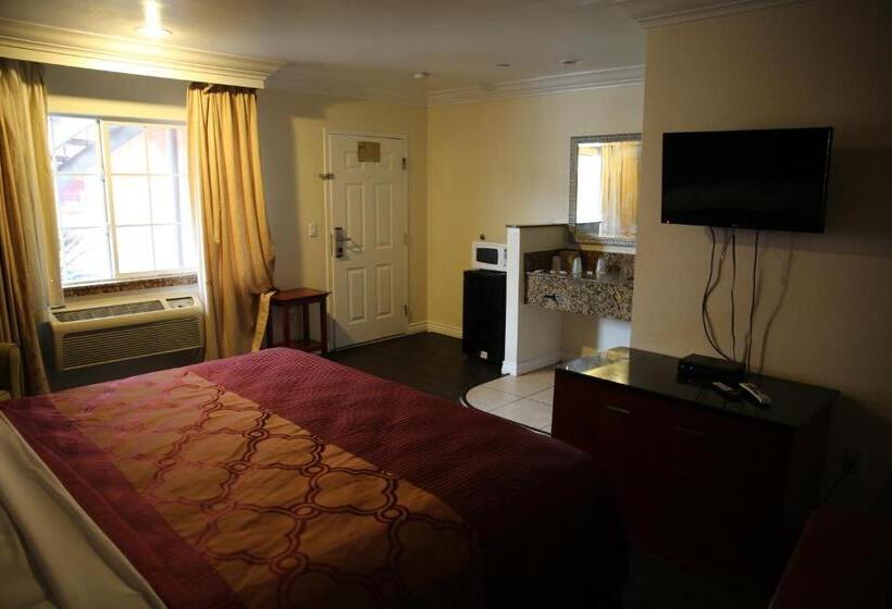 اتاق استاندارد با تخت بزرگ, Chateau Inn & Suites