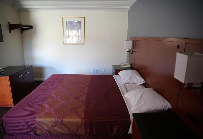 اتاق استاندارد با تخت بزرگ, Chateau Inn & Suites
