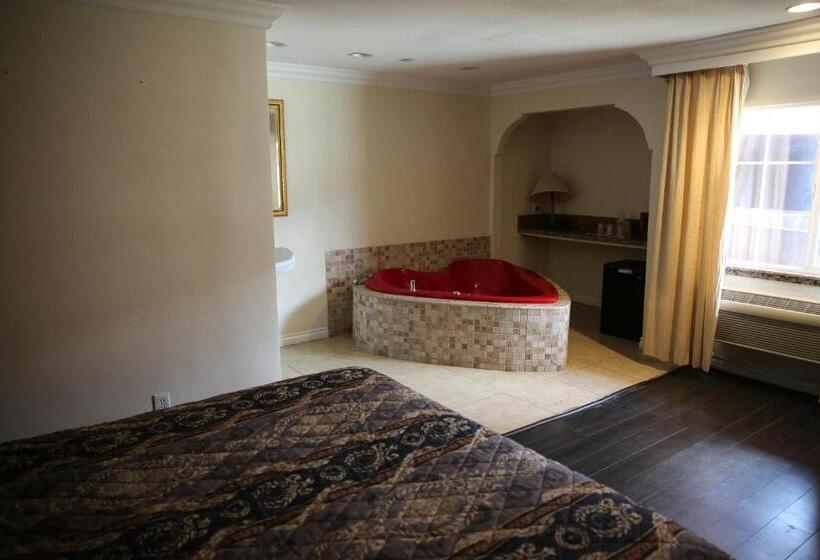 اتاق استاندارد با تخت بزرگ, Chateau Inn & Suites