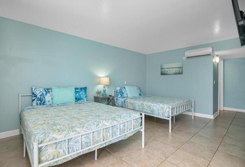 اتاق استاندارد, Latitude 26 Waterfront Resort And Marina
