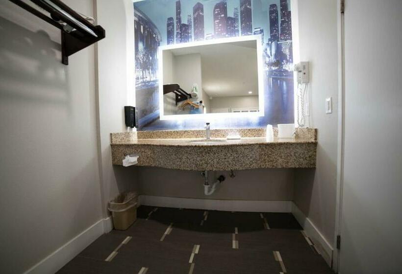 اتاق استاندارد, Mid City Inn & Suites Pico Rivera