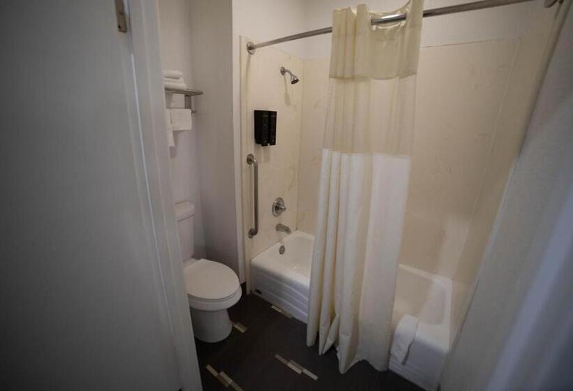 سوئیت با وان آب گرم, Mid City Inn & Suites Pico Rivera