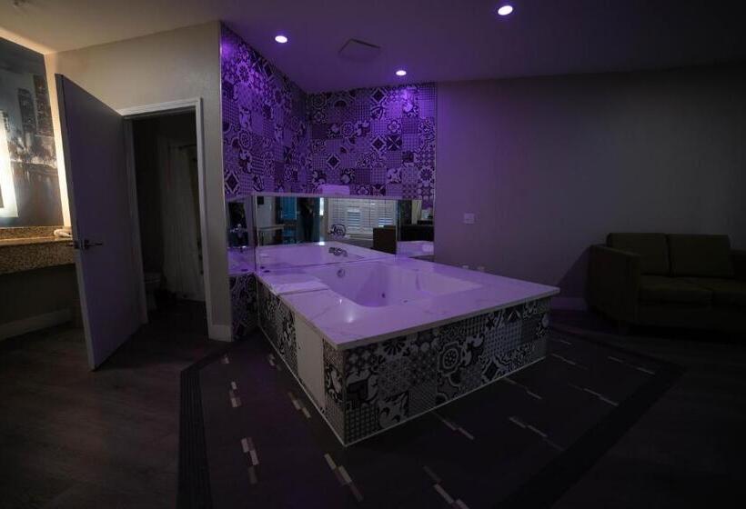 Suite with Hot Tub, Mid City Inn & Suites Pico Rivera