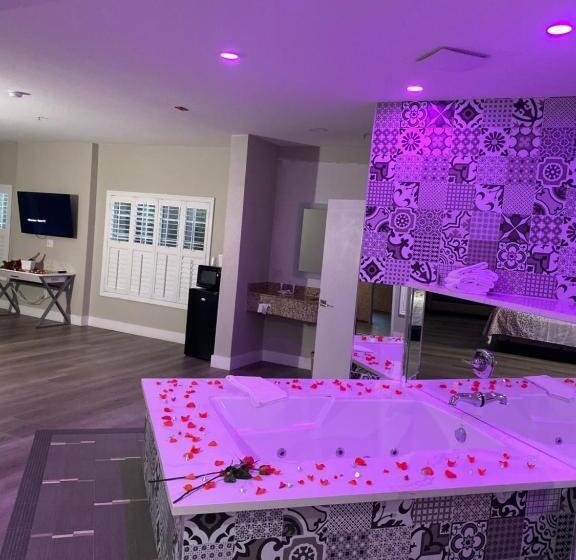 سوئیت با وان آب گرم, Mid City Inn & Suites Pico Rivera