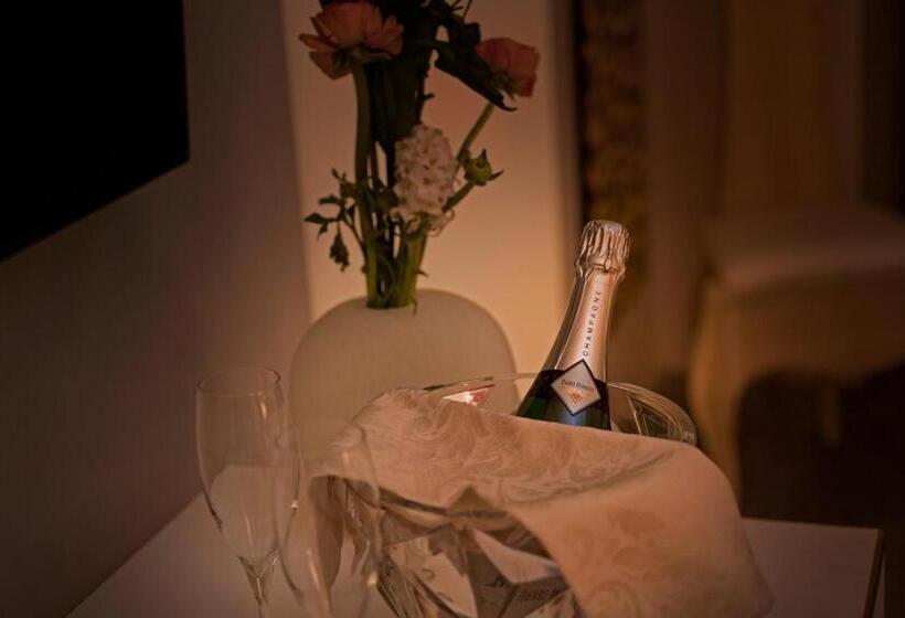 سوییت جونیور, Pantheon Relais Luxury
