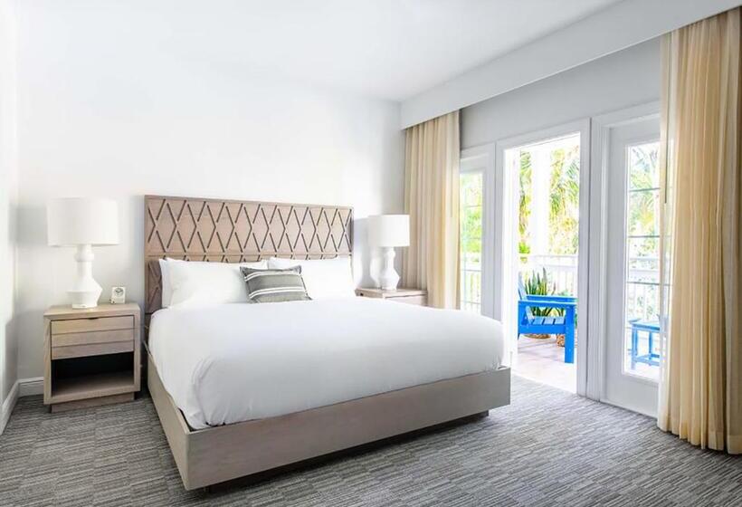 سوییت با چشم‌انداز باغ, Parrot Key Hotel & Villas