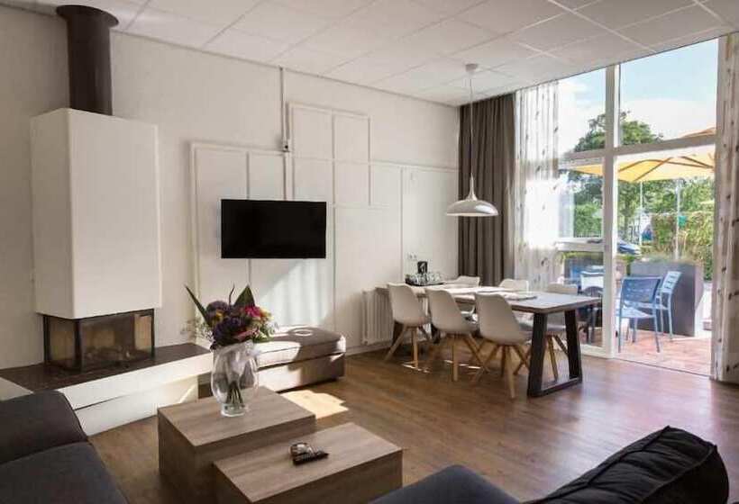 سوییت خانوادگی, Strandhotel Bos En Duin