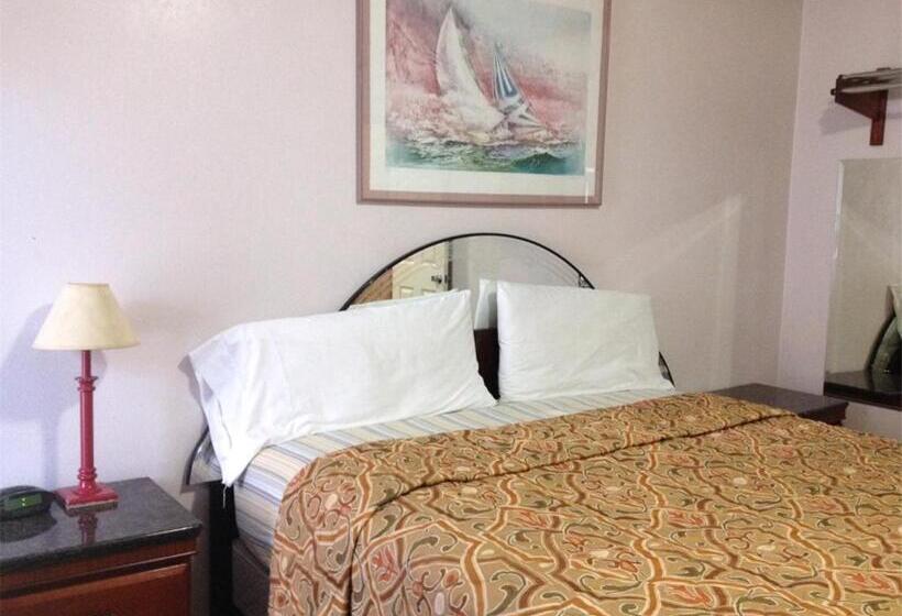 Standard Room King Size Bed, Walls Motel Long Beach
