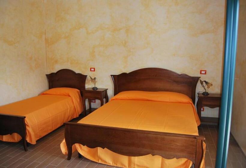 اتاق استاندارد سه تخته با چشم‌انداز, Agriturismo La Turritella
