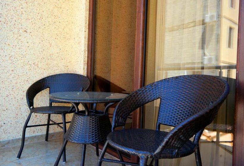اتاق استاندارد سه تخته با بالکن, Palermo