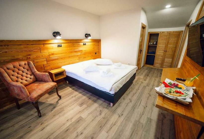 اتاق استاندارد با بالکن, Popasul Domnesc  Resort& Spa  Voronet Vue
