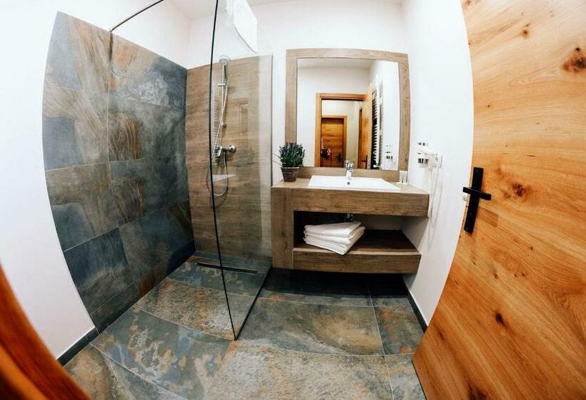 اتاق استاندارد با بالکن, Popasul Domnesc  Resort& Spa  Voronet Vue