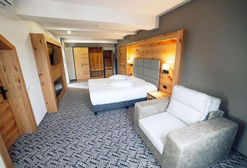 اتاق لوکس با بالکن, Popasul Domnesc  Resort& Spa  Voronet Vue