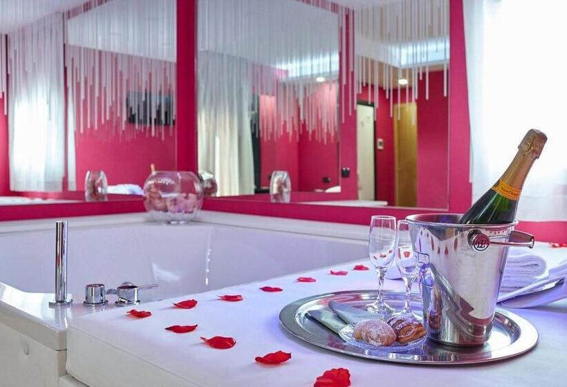 سوئیت با وان آب گرم, Sweet Central