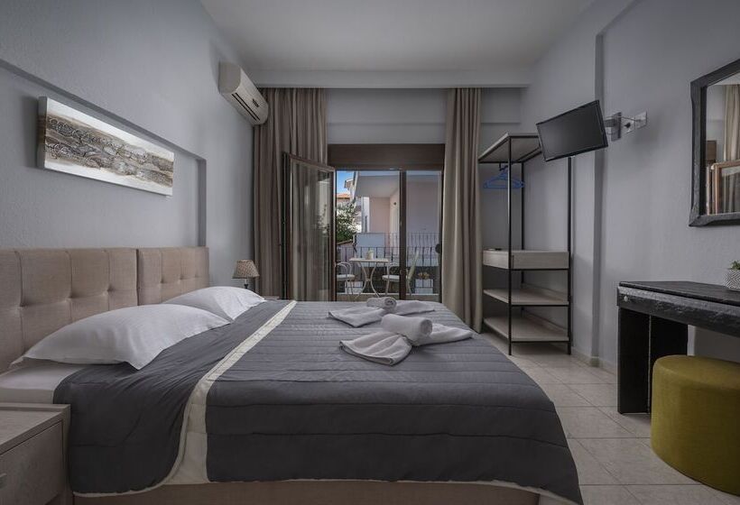 Economy Triple Room, Adonis