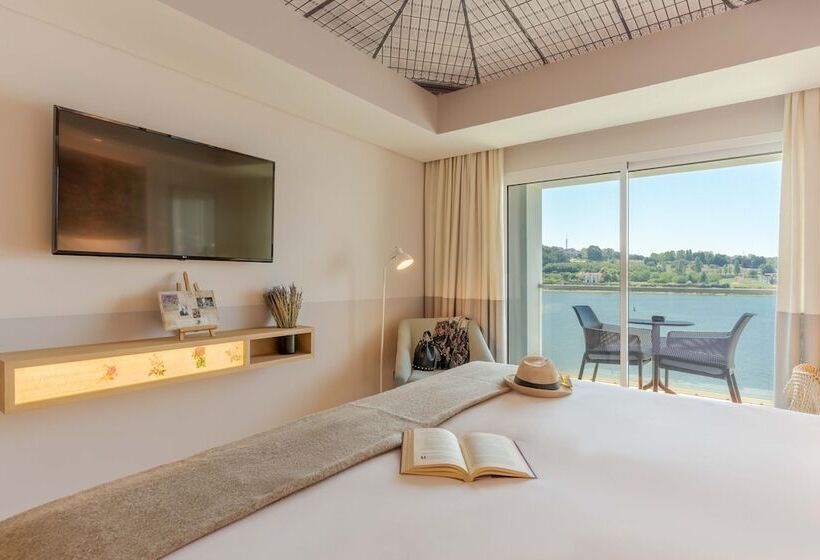 Deluxe room with river view, Pestana Douro Riverside