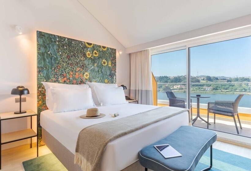 Junior suite with river view, Pestana Douro Riverside