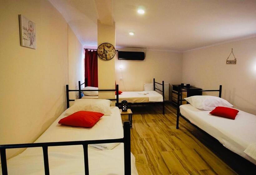 اتاق استاندارد چهار تخته, Byzanthin Hostel