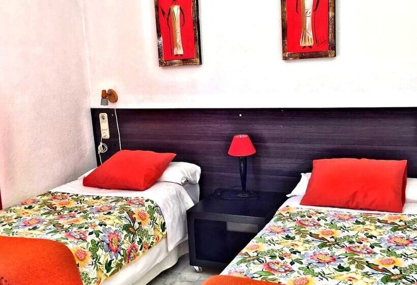 اتاق استاندارد سه نفره, Hostal Berlin