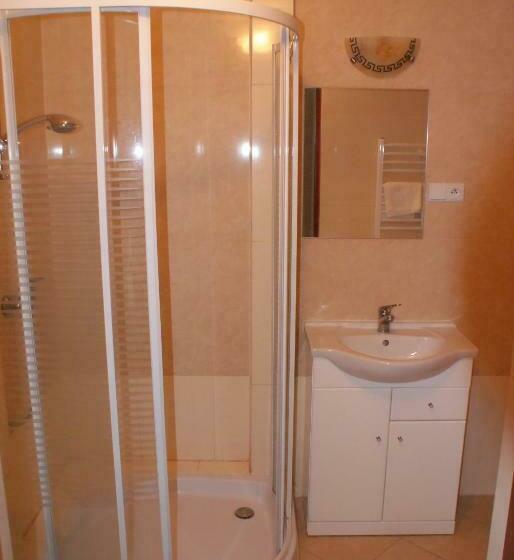 اتاق استاندارد سه نفره, Montebello Bussines & Spa