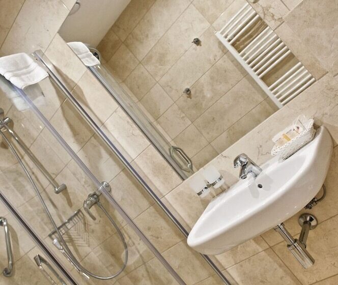 اتاق استاندارد یک نفره, Windsor Spa