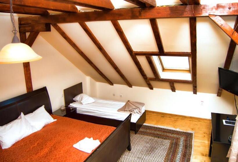 Habitación Triple Deluxe, Pension Bavaria